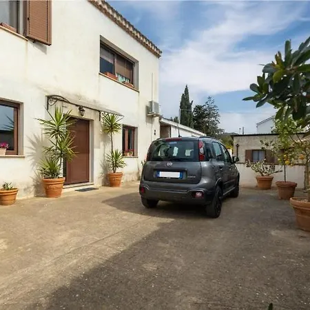 Casa Tama A Due Passi Dal Mare * לוצוראי